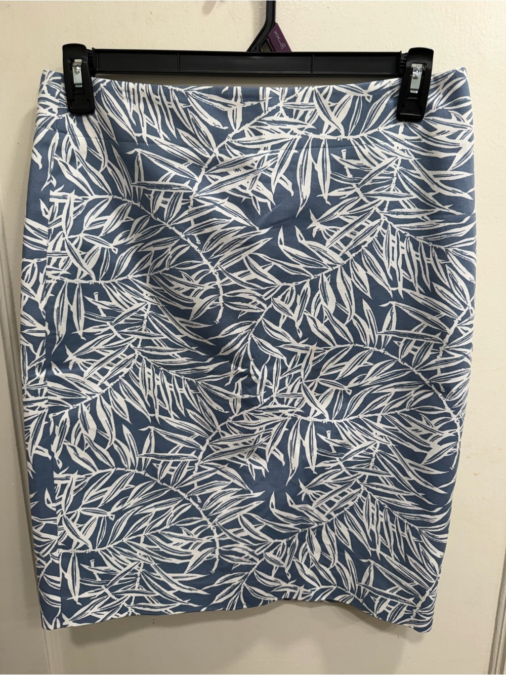 🩷 2 for $20! NWT Ann Taylor Blue and White Leaf-Print Pencil Skirt - medium - Picture 6 of 8